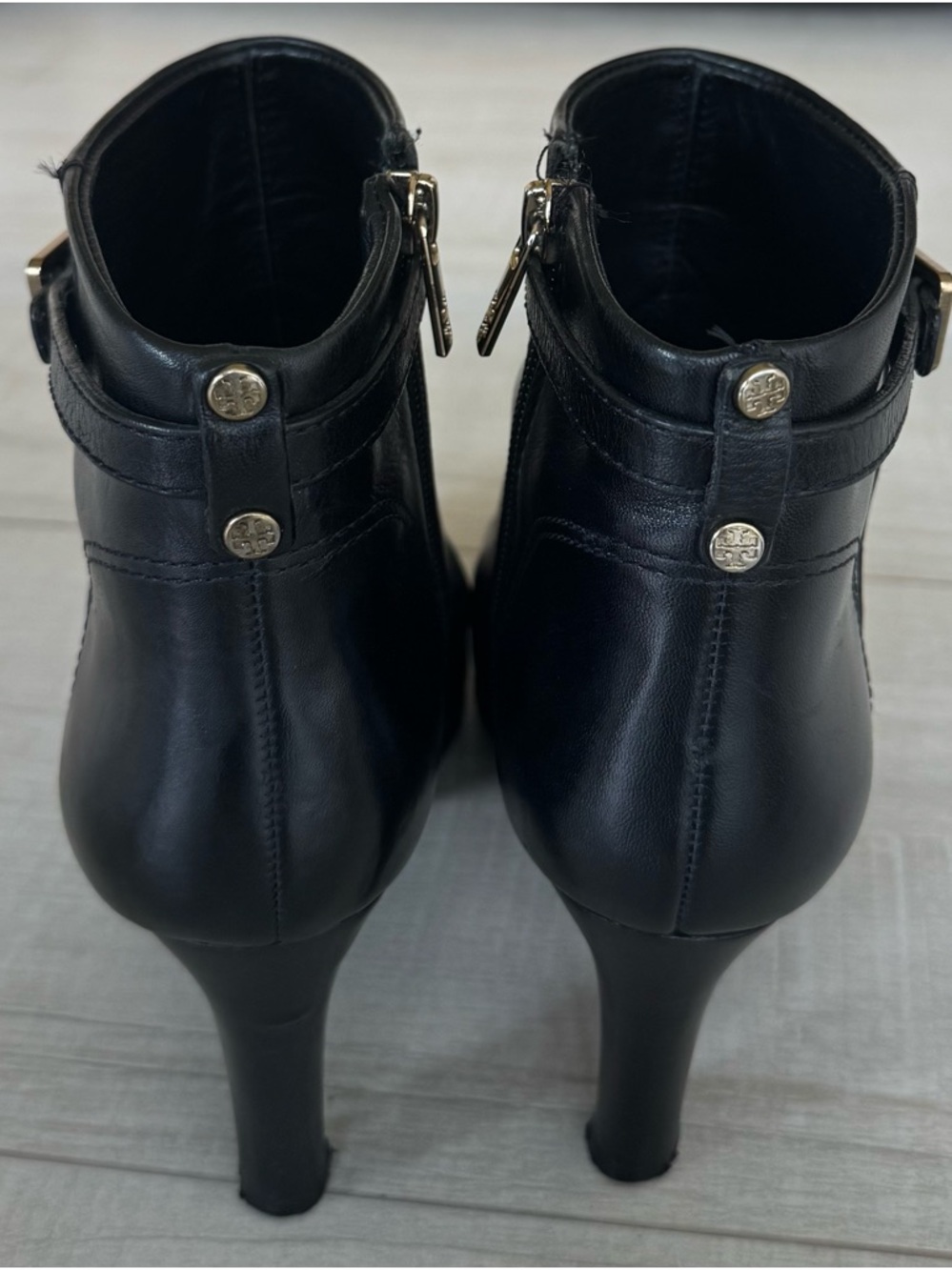 Tory Burch Black Leather Buckle Zip Ankle Gold Logo Heel Booties Size 8 - Picture 5 of 12